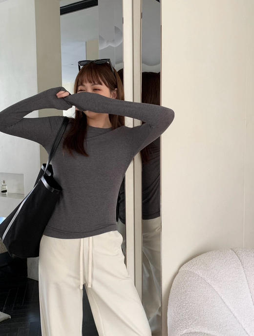 【秒杀价已调 直接拍】COS 磨绒 极简风 修身版型 通勤指孔 磨绒 打底衫 商品图8