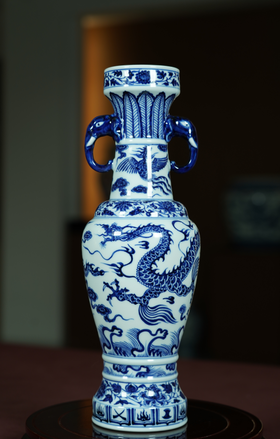 元青花龙纹象耳瓶