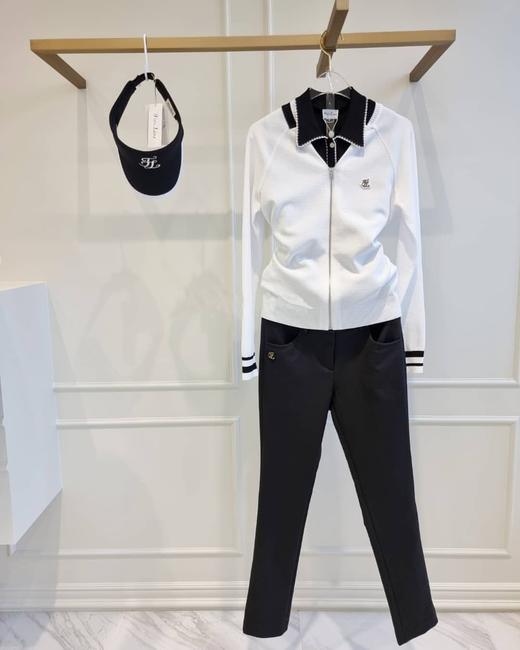 FL家女士三色经典LOGO版爆款长裤，版型一流，面料为春秋季稍厚面料！这款是目前他家最重工的一款裤子，裤腿徽章，腰部内里LOGO绣花，金色撞钉扣，无一不体现经典版的品质！ 商品图1