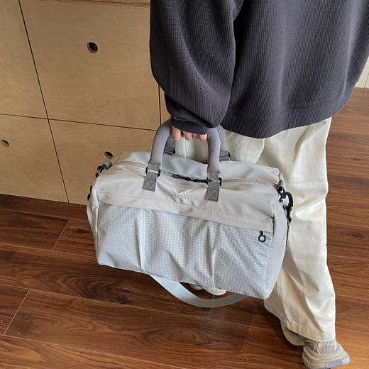 轻便出行超能装！【JACOPONNUS 大容量多功能包包】干湿分离 独立鞋位 多空间 大空间 耐用挂钩 顺滑拉链 手提/单件/斜挎 商品图2