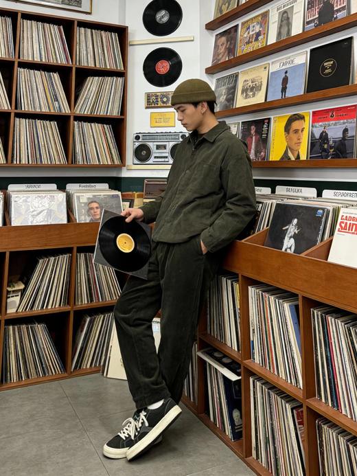 D121814精典复古风2025新款褶裥棉质灯芯绒长裤 商品图10