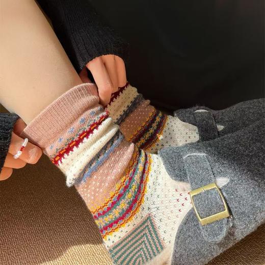<曾小咸推荐>费尔岛风彩色中筒袜 日常价79/3双！ 活动价39.99/3双！【预售款，预计3-15天发货】 商品图7