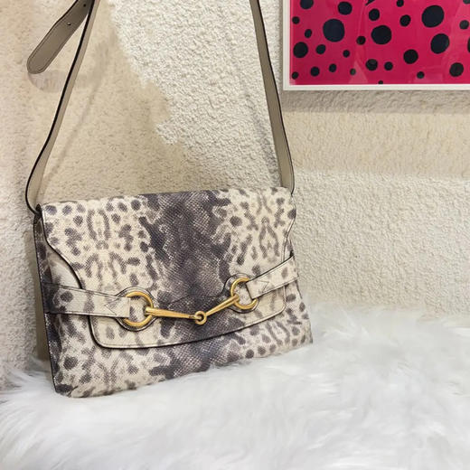 Gucci 沙蛇皮 马衔扣 信封 斜挎包 商品图1