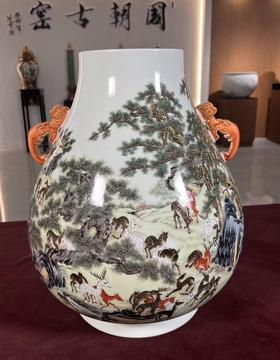 粉彩百鹿图双耳尊