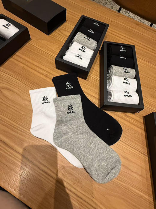 秋冬必备!出口亚马逊订单!凯乐石男女同款黑灰白中筒袜5双装纯棉抗菌防臭弹力袜子
均码38-44 商品图11
