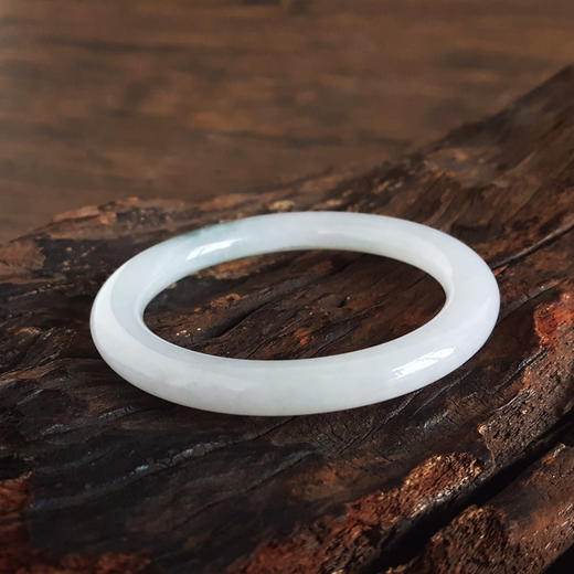 【天然正品】A货翡翠天然细腻糯种飘蓝花50.5号圆条翡翠手镯 101225NJS15特价：680 商品图5