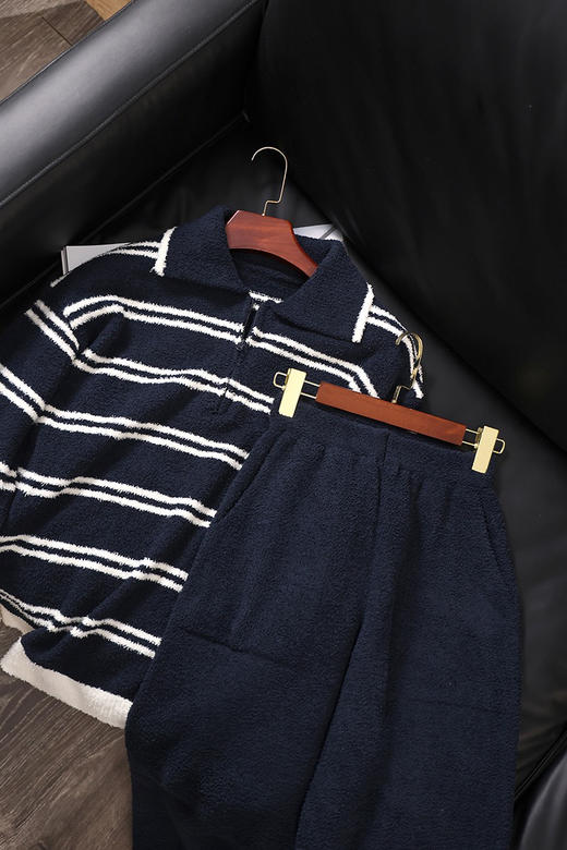 爱家贴贴系列~慕斯绒软绵绵男士家居服 自带慵懒感 可家居可外穿休闲套装 双面绒冬季更温暖 商品图3