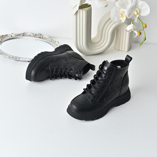 经典鲨2025冬季专柜新款牛皮革加绒侧拉链内增高通勤短靴女KW160-558331 商品图3