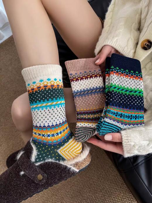 <曾小咸推荐>费尔岛风彩色中筒袜 日常价79/3双！ 活动价39.99/3双！【预售款，预计3-15天发货】 商品图8