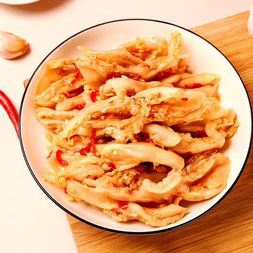 小胡鸭香辣去骨鸭掌 无骨鸭爪零食小吃 超市同款 商品图3