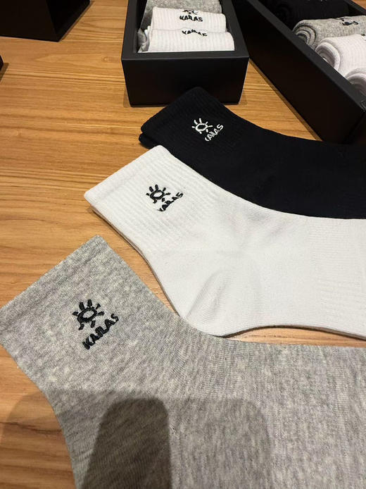 秋冬必备!出口亚马逊订单!凯乐石男女同款黑灰白中筒袜5双装纯棉抗菌防臭弹力袜子
均码38-44 商品图13