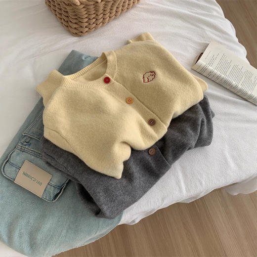 温柔复古减龄小狗刺绣彩扣圆领针织开衫 秋冬毛衣加厚外套 商品图0