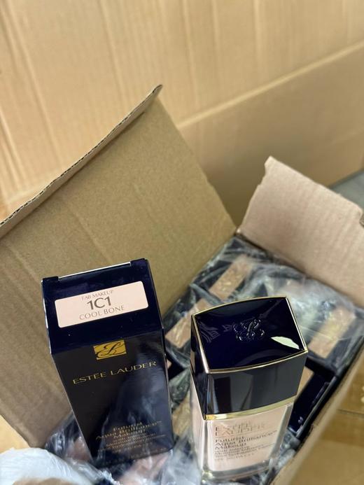 D121809高效保湿细腻服帖1C1色号沁水粉底液 商品图4