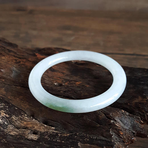 【天然正品】A货翡翠天然细腻糯种飘蓝花50.5号圆条翡翠手镯 101225NJS15特价：680 商品图4