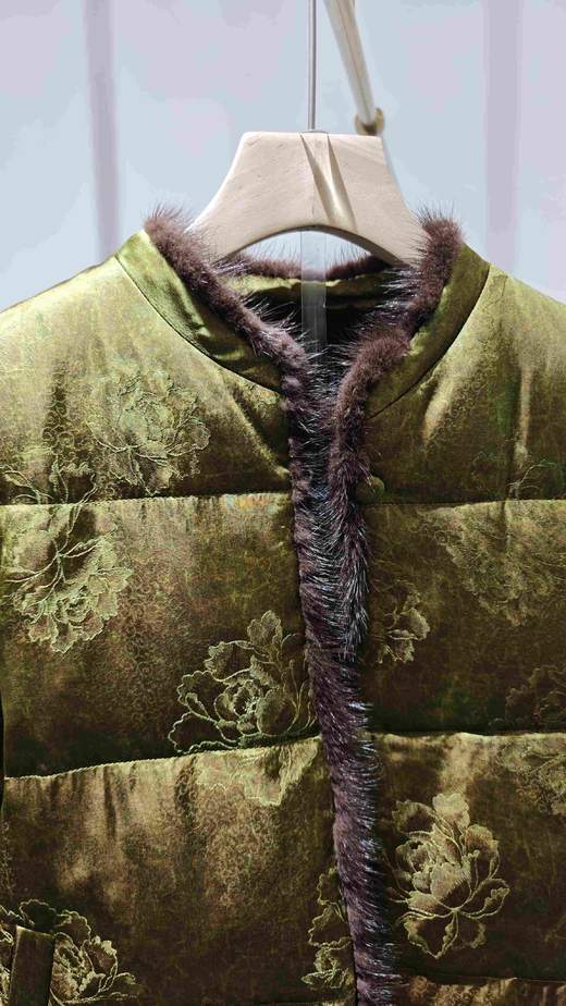 589909国风水貂边羽绒服 商品图3