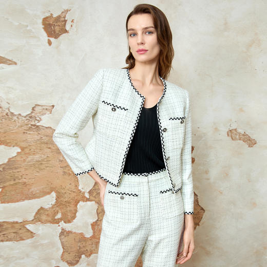 EITIE爱特爱气质圆领小香风撞色百搭显瘦通勤短外套2025春季新款8103801 商品图3