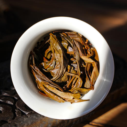 12.19日12点开抢；【闭眼入】【只有20饼】2017年头春古树春茶老班章9号茶农淳修银自制饼；单饼价值不低于5000以下；建议内部懂行老茶友自行品鉴；绝对的高货；357g/饼  拍6饼发7饼 商品图4