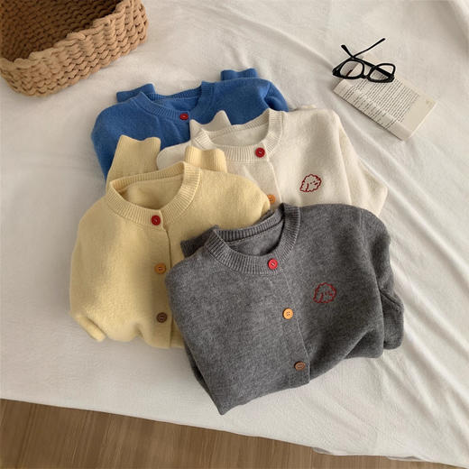 温柔复古减龄小狗刺绣彩扣圆领针织开衫 秋冬毛衣加厚外套 商品图3