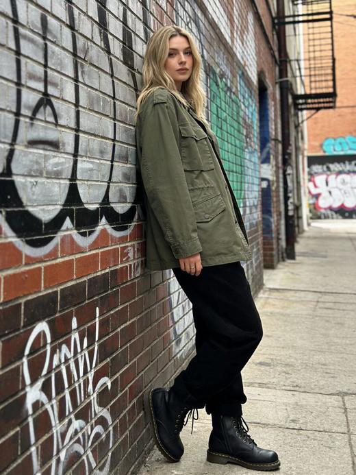 D121814精典复古风2025新款褶裥棉质灯芯绒长裤 商品图9