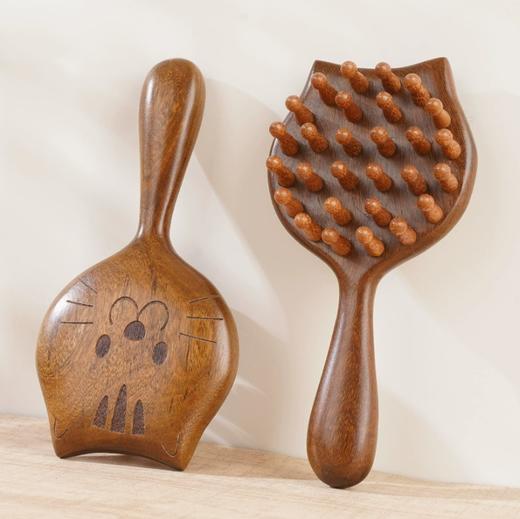 【1800积分+0.1元】金丝檀木小猫钉钉梳按摩梳 商品图0