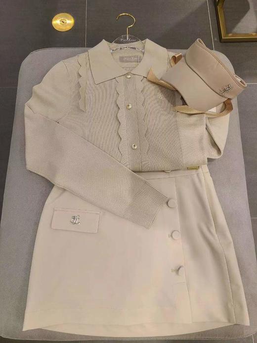 FL家春夏薄款女士A字裙来了！A字廓形让裙身更简练流畅，不同身型穿搭都足够自在，裙边小开叉，性感恰到好处，内有打底短裤不惧走光，非常显线条亦百搭！ 商品图3