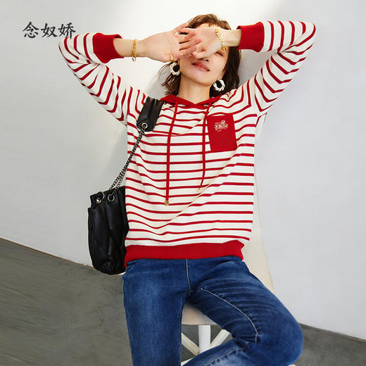 【商场同款】CNK4A98"锦上添花毛衫" 舒适宽松H廓形包容显瘦 精致花朵刺绣 连帽条纹针织衫 超细羊毛纱线细腻亲肤毛衣 商品图5