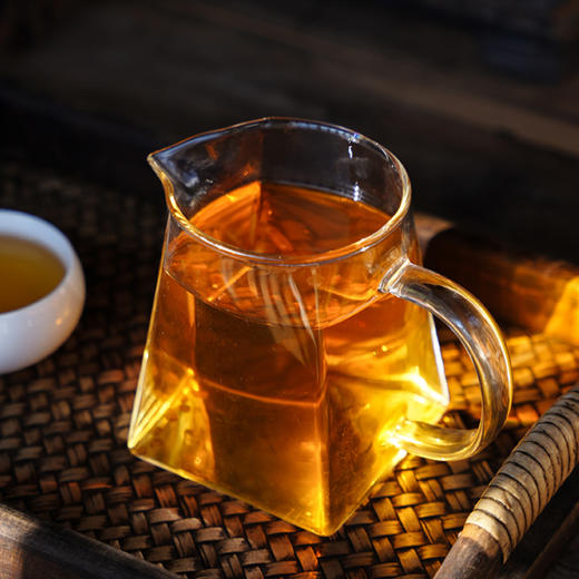 12.19日12点开抢；【闭眼入】【只有20饼】2017年头春古树春茶老班章9号茶农淳修银自制饼；单饼价值不低于5000以下；建议内部懂行老茶友自行品鉴；绝对的高货；357g/饼  拍6饼发7饼 商品图3