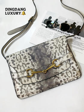 Gucci 沙蛇皮 马衔扣 信封 斜挎包