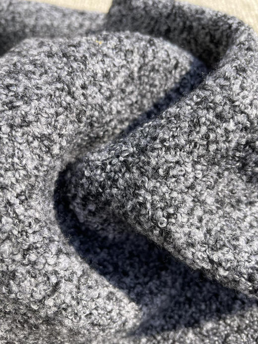 1218-2 跑量特惠 独家圆正 小禾 秋冬牦牛绒圈圈绒 红色滚边 长款围巾 商品图13