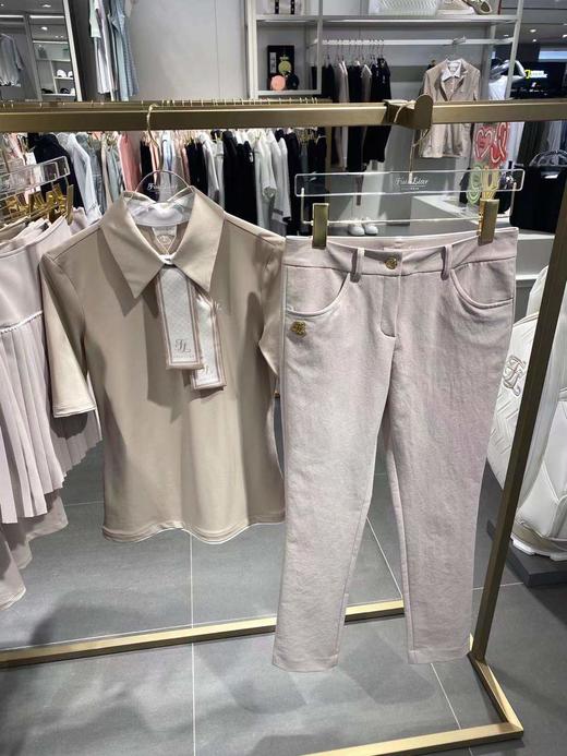 FL家女士三色经典LOGO版爆款长裤，版型一流，面料为春秋季稍厚面料！这款是目前他家最重工的一款裤子，裤腿徽章，腰部内里LOGO绣花，金色撞钉扣，无一不体现经典版的品质！ 商品图0