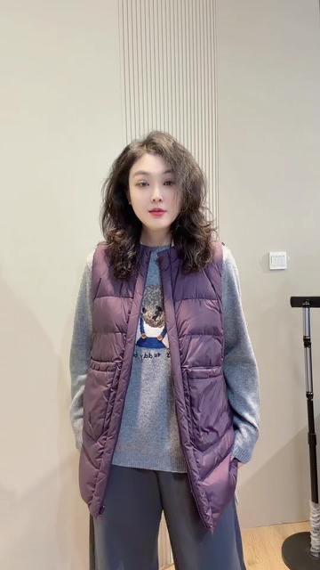 【爆款】水淼2025冬新款显瘦百搭一手长羽绒马甲1832 商品图0