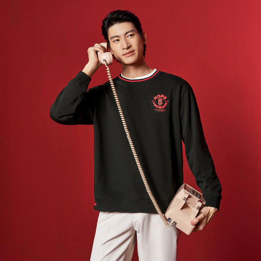 【新年系列/空气层】柒牌长袖套头卫衣春季新款新年元素圆领上衣 商品图1