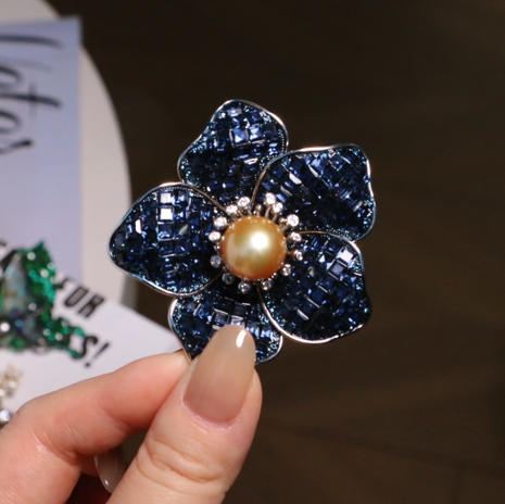 胸针 一枚气场全开却又不失时髦 适用于任何场合和衣服 可甜可盐 南洋金珠加持 精工进口水晶镶嵌 高级精工 商品图7