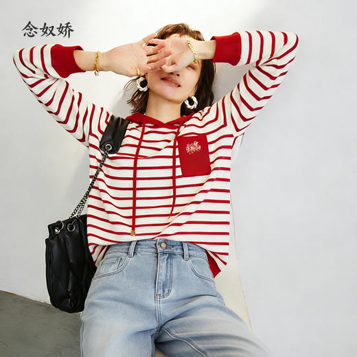 【商场同款】CNK4A98"锦上添花毛衫" 舒适宽松H廓形包容显瘦 精致花朵刺绣 连帽条纹针织衫 超细羊毛纱线细腻亲肤毛衣 商品图0