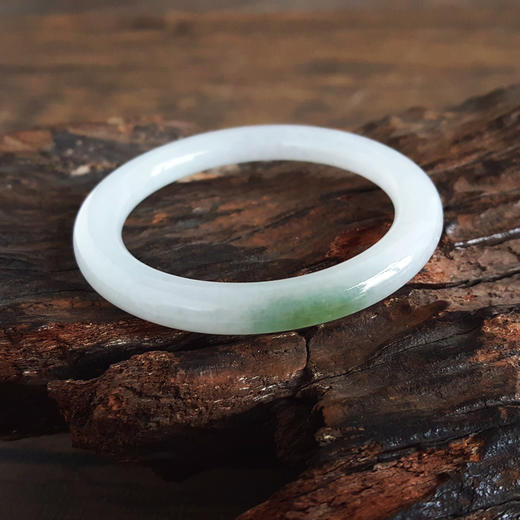 【天然正品】A货翡翠天然细腻糯种飘蓝花50.5号圆条翡翠手镯 101225NJS15特价：680 商品图6