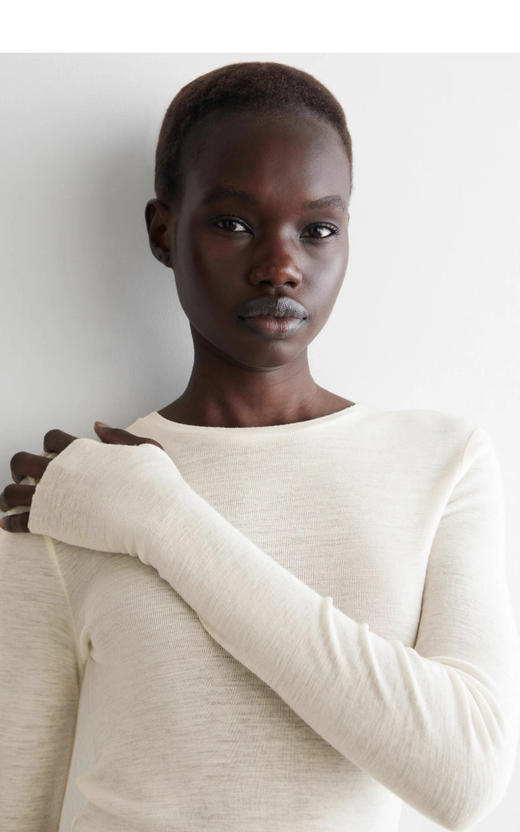 【秒杀价已调 直接拍】COS 磨绒 极简风 修身版型 通勤指孔 磨绒 打底衫 商品图3