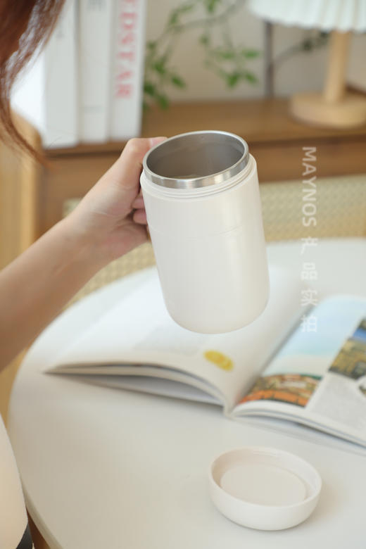  🌟【MAYNOS磁力自动搅拌杯】 只需💰35.9元手残党也能喝上完美饮品！ ✅8000转/分钟，强劲动力，高速搅拌 ✅304食品级不锈钢，健康材质，耐腐蚀 商品图1