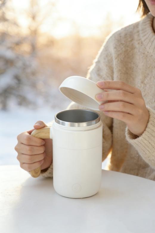  🌟【MAYNOS磁力自动搅拌杯】 只需💰35.9元手残党也能喝上完美饮品！ ✅8000转/分钟，强劲动力，高速搅拌 ✅304食品级不锈钢，健康材质，耐腐蚀 商品图5