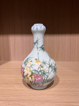 珐琅彩翠竹牡丹纹蒜头瓶