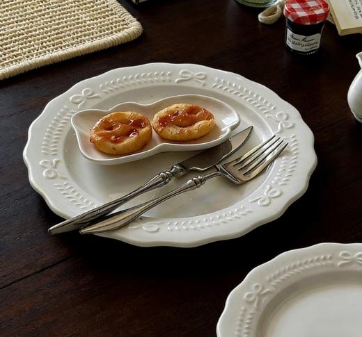 🔥法式宫廷风陶瓷餐盘 【白色蝴蝶结浮雕盘 ❤️】 8英寸10英寸套装 微波炉洗碗机可用👏 圣诞节重磅推出餐盘 商品图4