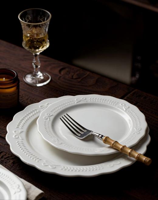 🔥法式宫廷风陶瓷餐盘 【白色蝴蝶结浮雕盘 ❤️】 8英寸10英寸套装 微波炉洗碗机可用👏 圣诞节重磅推出餐盘 商品图1