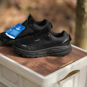 高端旋转纽扣男子越野跑鞋