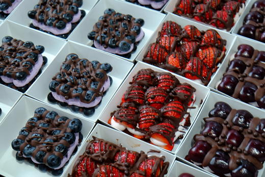 水果巧克力冷萃酸奶奶砖（蓝莓，草莓，车厘子） 商品图1