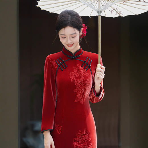 中式高端丝绒绣花旗袍,红色冬天结婚新娘敬酒服XLY25161 商品图3