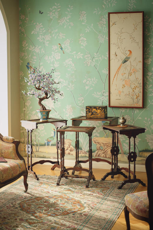 【已售】独角鹿西洋古董19世纪末法国出品东方风格胡桃木精雕装饰花叶瑞禽主题金漆嵌母贝嵌套桌几四件套 商品图2