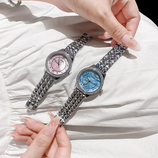 【自然幻彩❗️星钻母贝女表】每一刻都流光异彩，光泽温润质感细腻，钻圈回旋起舞，清晰通透防刮表镜，小众高级情人节礼物高颜值腕表手表女情人节礼物QQ 商品图3
