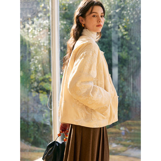 HeyDress新中式丝绒刺绣棉服 商品图3