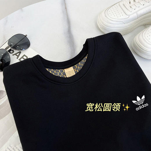 【阿迪达斯adidas 三叶草黑金沸腾卫衣】男女同款 秋冬百搭圆领卫衣 黑金沸腾保暖贴片设计 蓄热升温 加绒加厚 商品图4