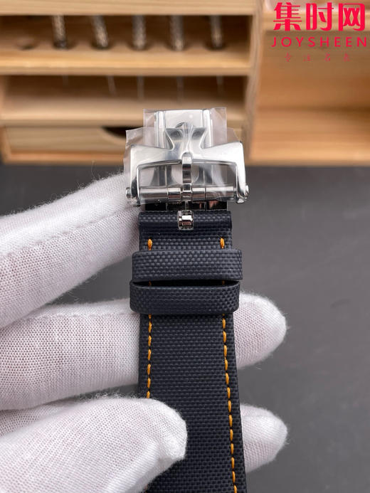 江诗丹顿 Overseas 8F纵横四海计时系列5510V 蓝色盘 珠穆朗玛峰特别版 男士腕表 表径42.5mm 升级版V3版 搭载7750改Cal.5200自动上链机械机芯 商品图6