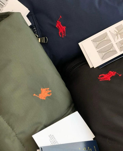 原单正品 Ralph Lauren/拉夫劳伦男装 经典款Gorham羽绒马甲RL18871
线上2800+

颜色：藏青 黑色 军绿
尺码：M到XXL 商品图2